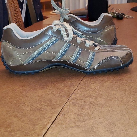 Sketcher shoes That are styled like doc Martin's - Picture 5 of 8